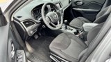 Used 2019 Jeep Cherokee Latitude w/ Popular Appearance Group image 4