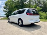 Used 2023 Chrysler Pacifica Touring-L image 6