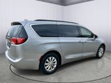 Used 2017 Chrysler Pacifica Touring-L image 6
