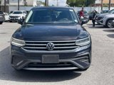 Used 2022 Volkswagen Tiguan SE w/ Panoramic Sunroof Package image 2