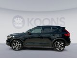 Used 2019 Volvo XC40 T4 R-Design image 2