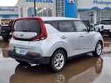 Used 2020 Kia Soul S image 2
