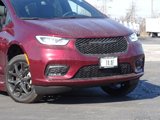 Used 2023 Chrysler Pacifica Touring-L w/ Uconnect Theater Family Group image 2