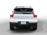 Used 2020 Volvo XC40 T4 R-Design image 4