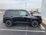 Used 2017 Jeep Renegade Trailhawk w/ Premium Trailhawk Package image 4