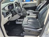 Used 2023 Chrysler Pacifica Touring-L image 5