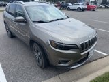 Used 2019 Jeep Cherokee Limited w/ Luxury Group image 2