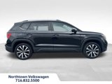 Certified 2022 Volkswagen Taos SE image 2