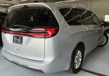 Used 2024 Chrysler Pacifica Touring-L image 4