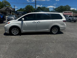 Used 2017 Toyota Sienna XLE image 3