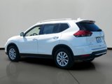 Used 2017 Nissan Rogue SV image 2