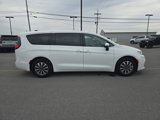 Used 2023 Chrysler Pacifica Touring-L image 2