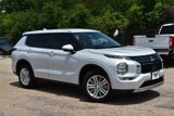 Used 2023 Mitsubishi Outlander SE image 3