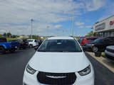 Used 2024 Chrysler Pacifica Touring-L image 4