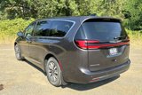 New 2023 Chrysler Pacifica Limited w/ Uconnect Theater Family Group image 6