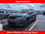 Used 2020 Chrysler Pacifica Touring-L w/ S Appearance Package image 2