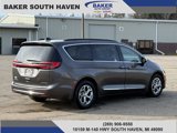 Used 2023 Chrysler Pacifica Limited image 5