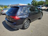 Used 2019 Volkswagen Tiguan SE w/ Panoramic Sunroof Package image 3