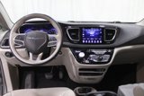 Used 2017 Chrysler Pacifica Limited image 2