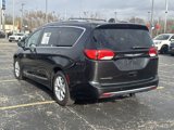 Used 2018 Chrysler Pacifica Touring-L Plus image 5