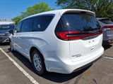 Used 2023 Chrysler Pacifica Touring-L image 3