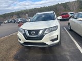 Used 2017 Nissan Rogue SV image 2