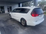 Used 2017 Chrysler Pacifica Limited w/ Advanced Safetytec Group image 3