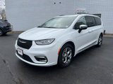 Used 2023 Chrysler Pacifica Limited image 3