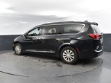 Used 2019 Chrysler Pacifica Touring-L image 6