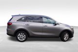 Used 2019 Kia Sorento LX image 3