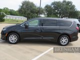 Used 2023 Chrysler Pacifica Touring-L image 2