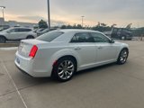 Used 2016 Chrysler 300 Limited image 5