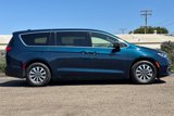 New 2025 Chrysler Pacifica Select image 4