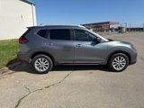 Used 2017 Nissan Rogue SL image 2