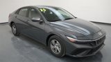 Used 2025 Hyundai Elantra SE image 2