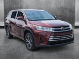 Used 2018 Toyota Highlander LE image 3