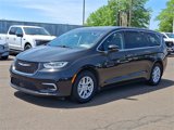 Used 2023 Chrysler Pacifica Touring-L image 3