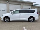 Used 2022 Chrysler Pacifica Touring-L image 4