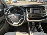 Used 2018 Toyota Highlander LE image 2