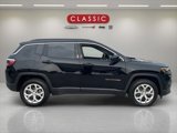 Used 2024 Jeep Compass Latitude image 4