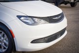 Used 2022 Chrysler Voyager LX image 4