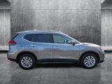 Used 2018 Nissan Rogue SV image 4