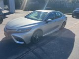 Used 2022 Toyota Camry SE image 2