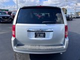 Used 2010 Chrysler Town & Country Touring image 5