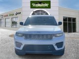 Used 2023 Jeep Grand Cherokee Laredo image 2