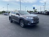 Used 2018 Toyota Highlander XLE image 2