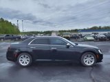 Used 2017 Chrysler 300 C image 5