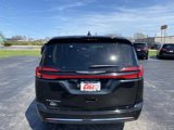 Used 2023 Chrysler Pacifica Touring-L image 4