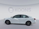Used 2017 Volkswagen Jetta SE image 2