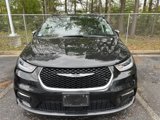 Used 2023 Chrysler Pacifica Limited image 2